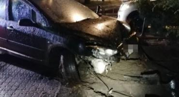 Kierowca pod wpływem staranował znak we Włodawie